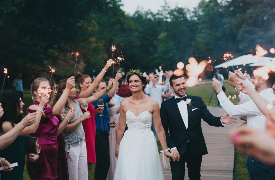 Ulazak u salu, Wedding venue entrance with sparklers