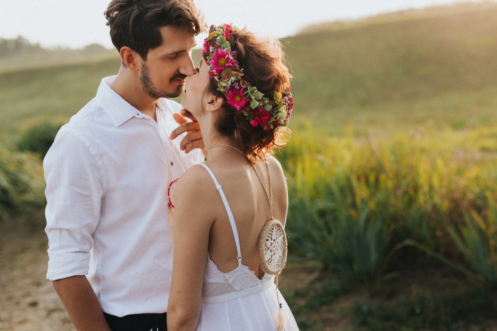 Boho bride wedding photosession, dream catcher wedding gown flowers